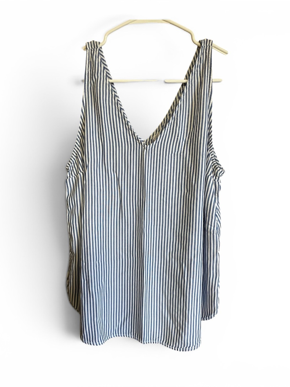 Old Navy Sleeveless V-Neck Striped Tank Top - Navy Blue and White L